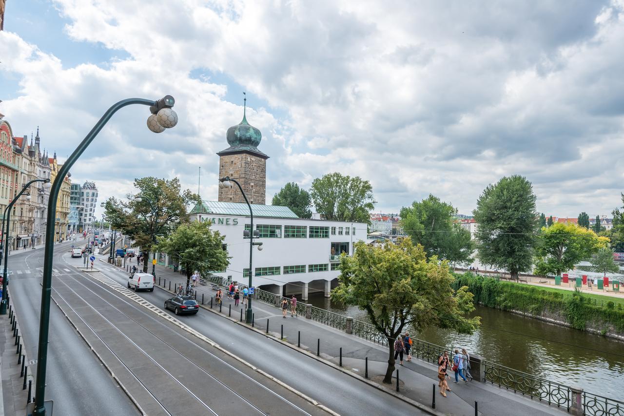 Riverside With A Balcony Apartment Prague
