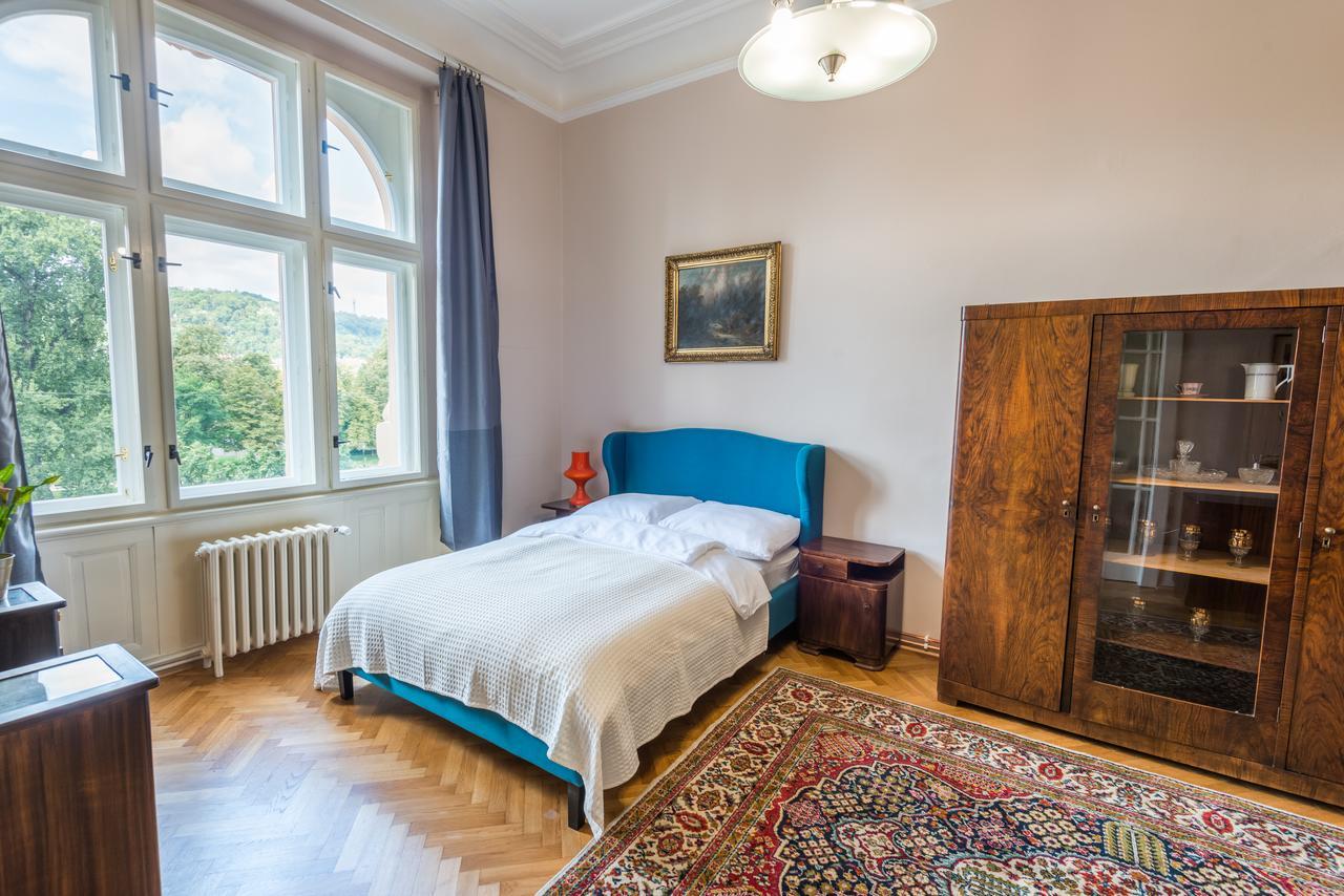 Riverside With A Balcony Apartment Prague