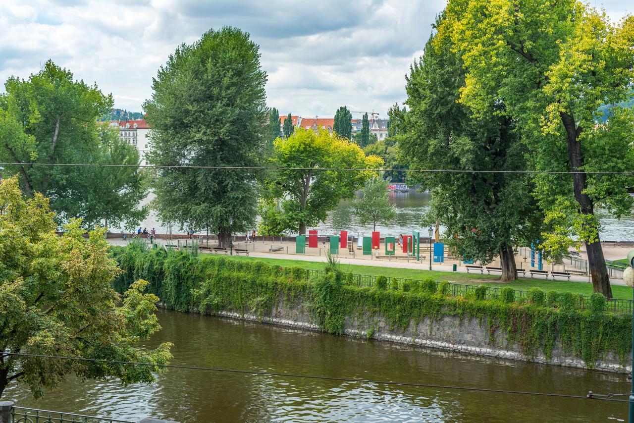 Riverside With A Balcony Apartment Prague