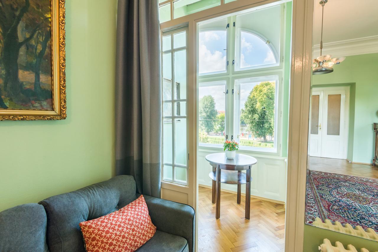 Riverside With A Balcony Apartment *